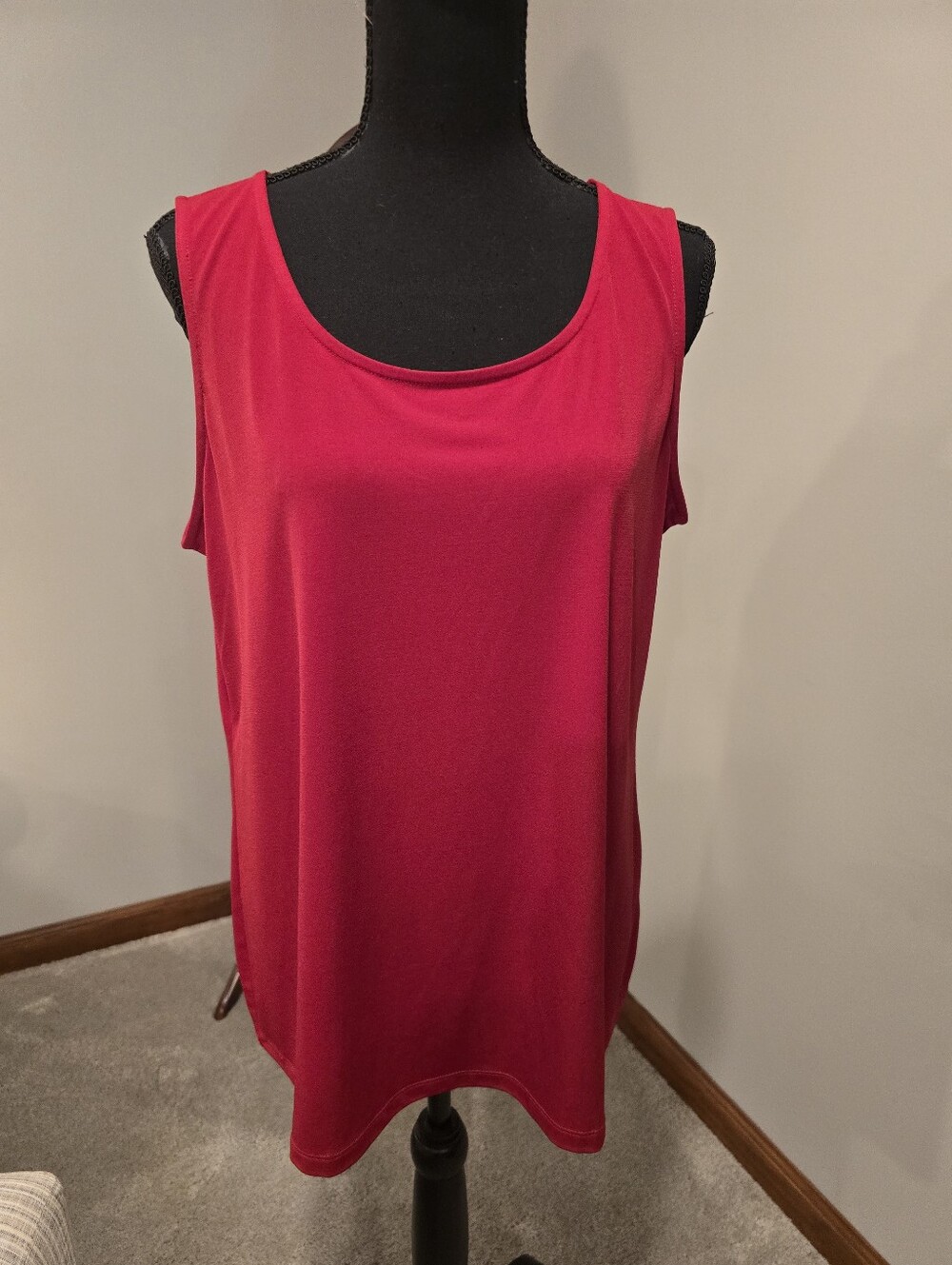 Susan Graver Red Sleeveless Scoop Neck Tank